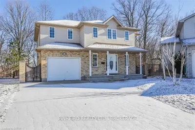584 FOREST CREEK Place, London East, ON N5Y 5T7