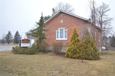 7476 LAKESHORE Road, Lambton Shores, ON N0N 1J0