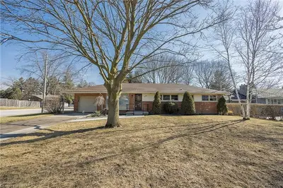 573 OAKRIDGE Drive, London North, ON N6H 3E8