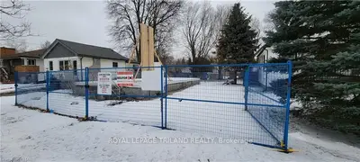 52 APPEL Street, London East, ON N5Y 1R2