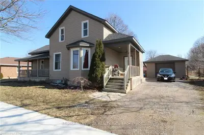 17 BROADWAY Street, Lambton Shores, ON N0N 1J0