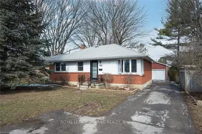 218 SOUTHCREST Drive, London South, ON N6J 1N1