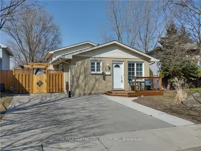 179 Portsmouth Crescent E, London East, ON N5V 4C8