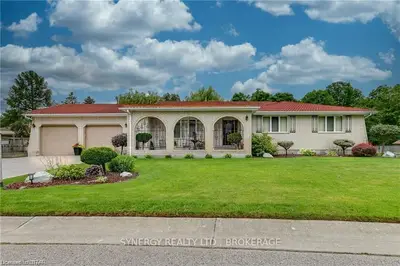 2 LOCKE Heights, Strathroy-Caradoc, ON N7G 3X1