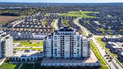 260 VILLAGEWALK Boulevard 401, London North, ON N6G 0W6