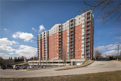 30 CHAPMAN Court 604, London North, ON N6G 4Y4