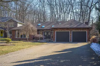 26 CAMBERDALE Place, London South, ON N6K 3Z9