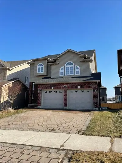 1151 OAKCROSSING Road, London North, ON N6H 0E9
