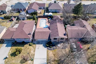9 LOCKE Heights, Strathroy-Caradoc, ON N7G 3X1