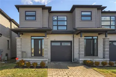 1570 CORONATION Drive 10, London North, ON N6G 5P6