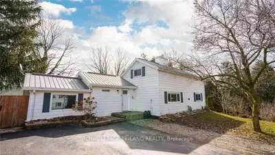 5 SMITH Street, Lambton Shores, ON N0M 1B0