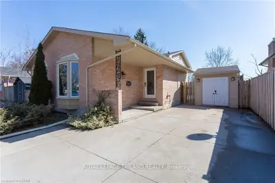 751 GRENFELL Drive, London North, ON N5X 2C4
