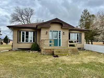 7571 RAVENSWOOD Line, Lambton Shores, ON N0M 2N0