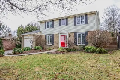 24 HUNTER WOODS Crescent, London South, ON N6J 2B1