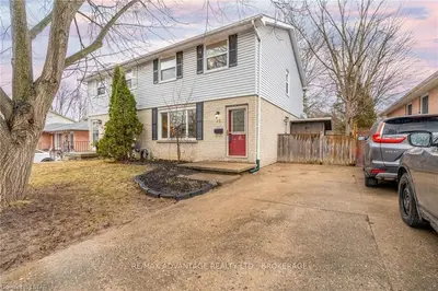 12 RANCHWOOD Crescent, London North, ON N6G 3A2