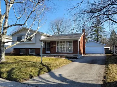 1490 GLENORA Drive, London North, ON N5X 1V5