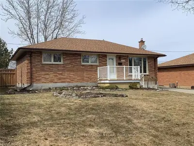 1028 Eagle Drive, London South, On N5z 3h5