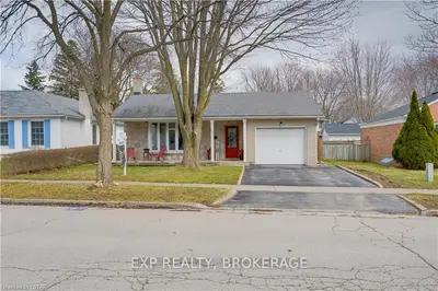 1383 STONEYBROOK Crescent, London North, ON N5X 1B9