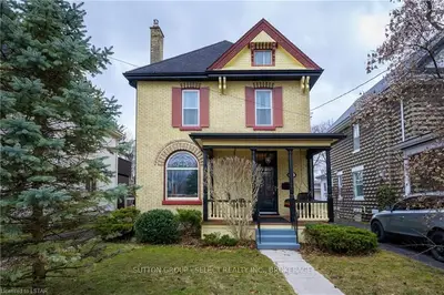 22 EVERGREEN Avenue, London South, ON N6J 1A5