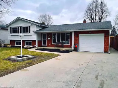 1376 ERINDALE Crescent, London North, ON N5X 1V9
