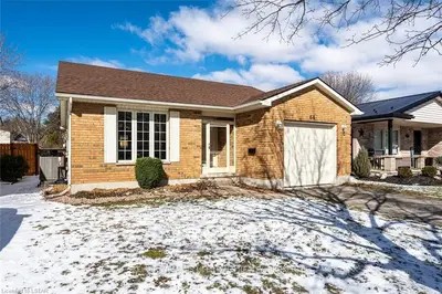 64 Farmington Avenue, Aylmer, On N5h 3e3