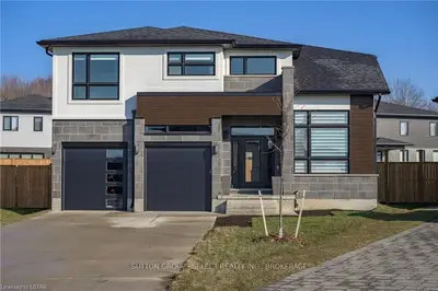 2214 BAKERVILLA Street, London South, ON N6P 1T9