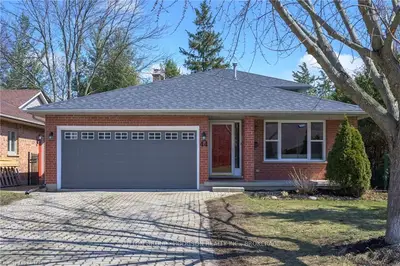 44 MOFFAT Crescent, London East, ON N5W 5X3