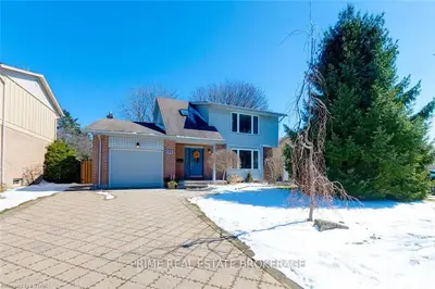 32 BARTLETT Crescent, London South, ON N6K 1W4