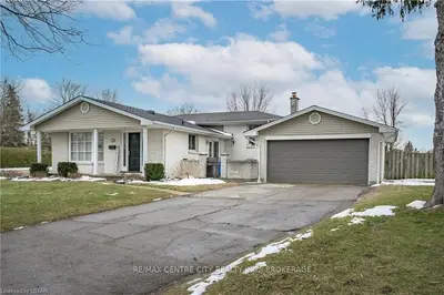 136 MERIDENE Crescent W, London North, ON N5X 1G2