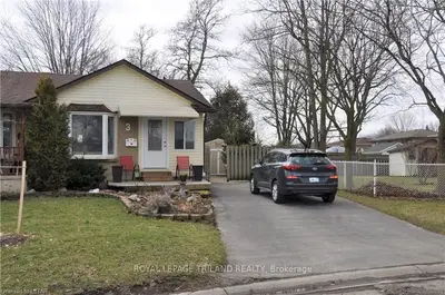 3 ROSAMOND Crescent, London South, ON N6E 2M6