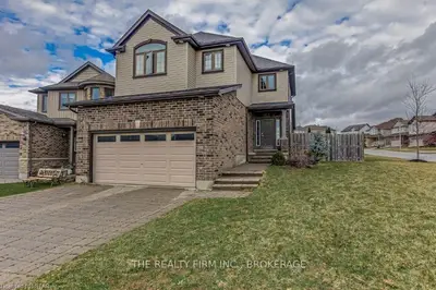 1207 POPPY Court, London North, ON N6H 0G5