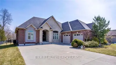 525 JULIANA Drive, Strathroy-Caradoc, ON N0L 1W0