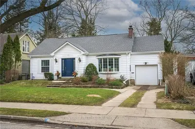 21 MAYFAIR Drive, London East, ON N6A 2M7