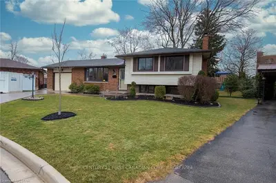 42 ST. CLAIR Place, London South, ON N6J 2H3