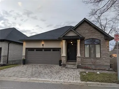 696 COMMISSIONERS Road W 26, London South, ON N6K 1B9
