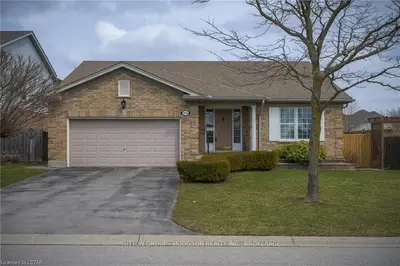 1804 DOWNES Court, London North, ON N6G 5E8