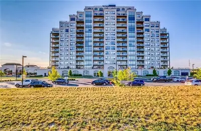 240 VILLAGEWALK Boulevard 704, London North, ON N6G 0P6