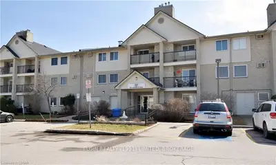 727 DEVERON Crescent 302, London South, ON N5Z 4X4