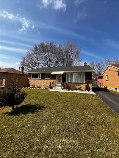 1942 Duluth Crescent, London East, On N5v 1h7