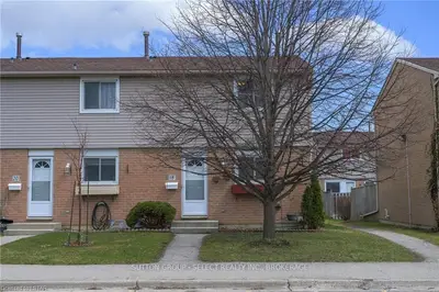 210 CARLYLE Drive 18, London East, ON N5V 3M9