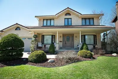 296 HEAD Street N, Strathroy-Caradoc, ON N7G 3Z2