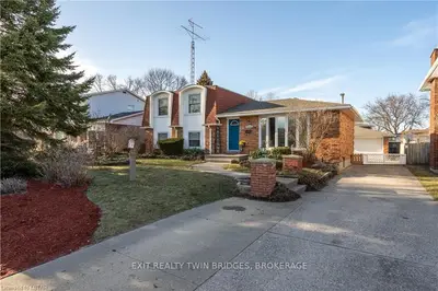 1202 WILTSHIRE Drive, Sarnia, ON N7S 3T6