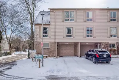297 EVERGLADE Crescent, London North, ON N6H 4M7