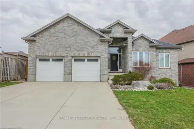 890 TEAKWOOD Lane, London North, ON N6H 0E5