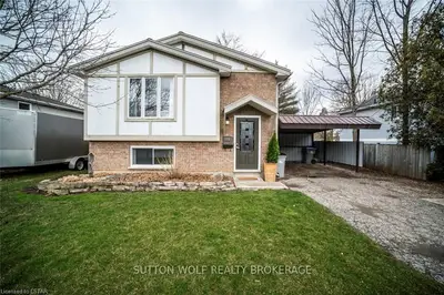 15 MOORE Street, Strathroy-Caradoc, ON N7G 3X4