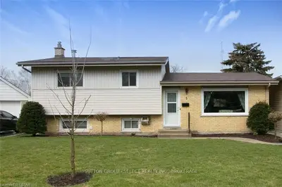 5 PICKWICK Place, London East, ON N5V 2P6