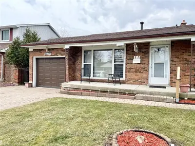 11 LOCHERN Road, London South, ON N5Z 4L5