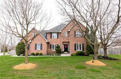 73 DISSING Crescent, London North, ON N6H 5M4