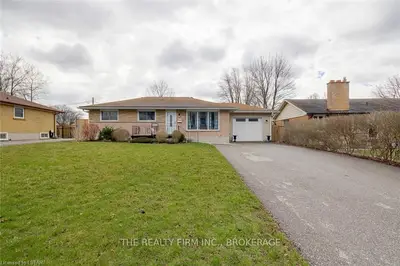 37 ALGONQUIN Crescent, London East, ON N5W 1N3