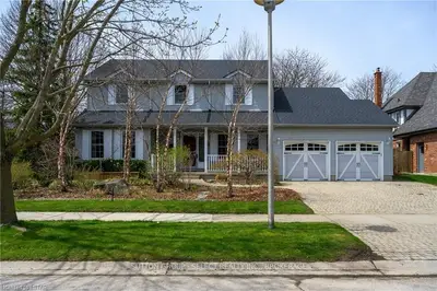 35 GRASMERE Crescent, London North, ON N6G 4N7